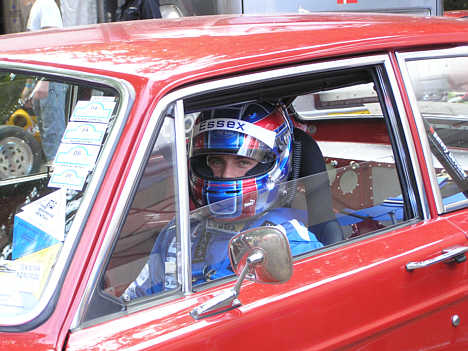 Casper Elgaard klar til start i Volvo 142 raceren.